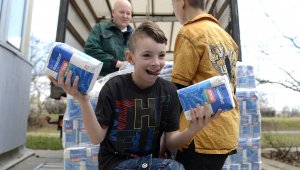 Tizenkét tonna élelmiszer támogatás (foto:MTI)