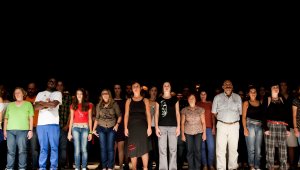 Színház: száz szereplőt keresnek